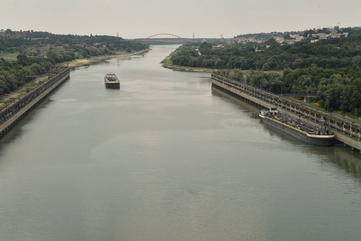 Lucrări de dragare pe Dunăre 370628