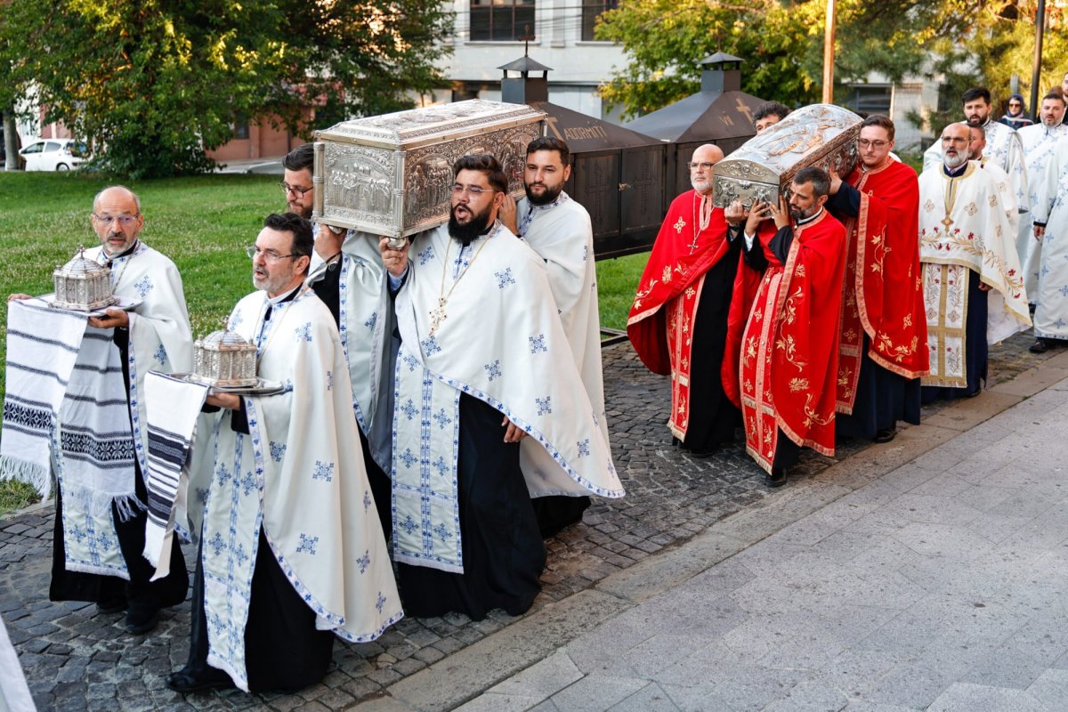 Sfântul Ierarh Nifon, cinstit la catedrala din Craiova 370644