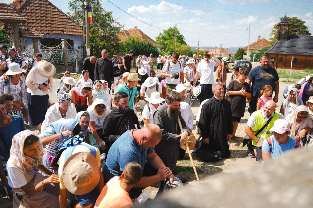 Pelerinii sălăjeni în drumul spre Mănăstirea Nicula 370742