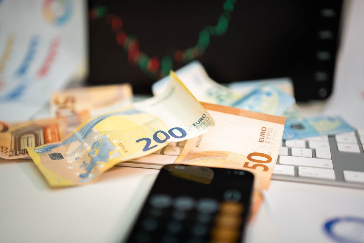 Fonduri nerambursabile şi compensaţii în agricultură   370800