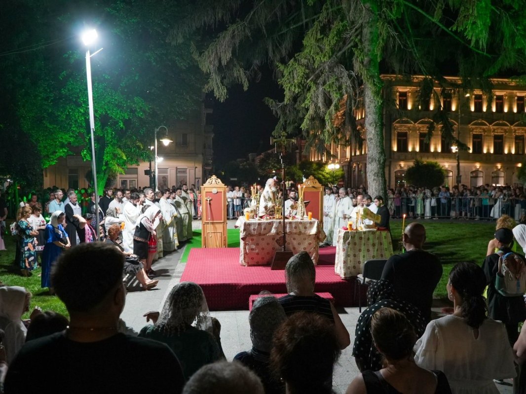Maica Domnului și căldura cetății 370775