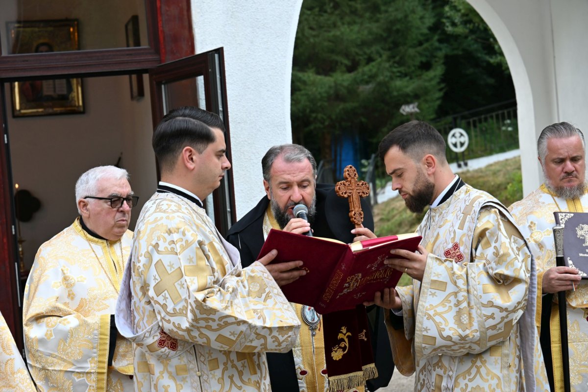 Sfințirea paraclisului de iarnă al așezământului de la Marga 370811