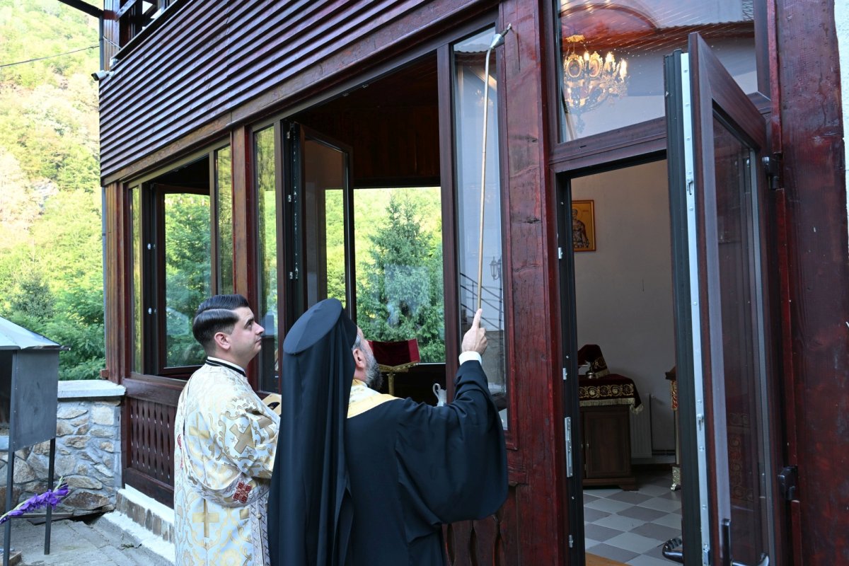 Sfințirea paraclisului de iarnă al așezământului de la Marga 370815