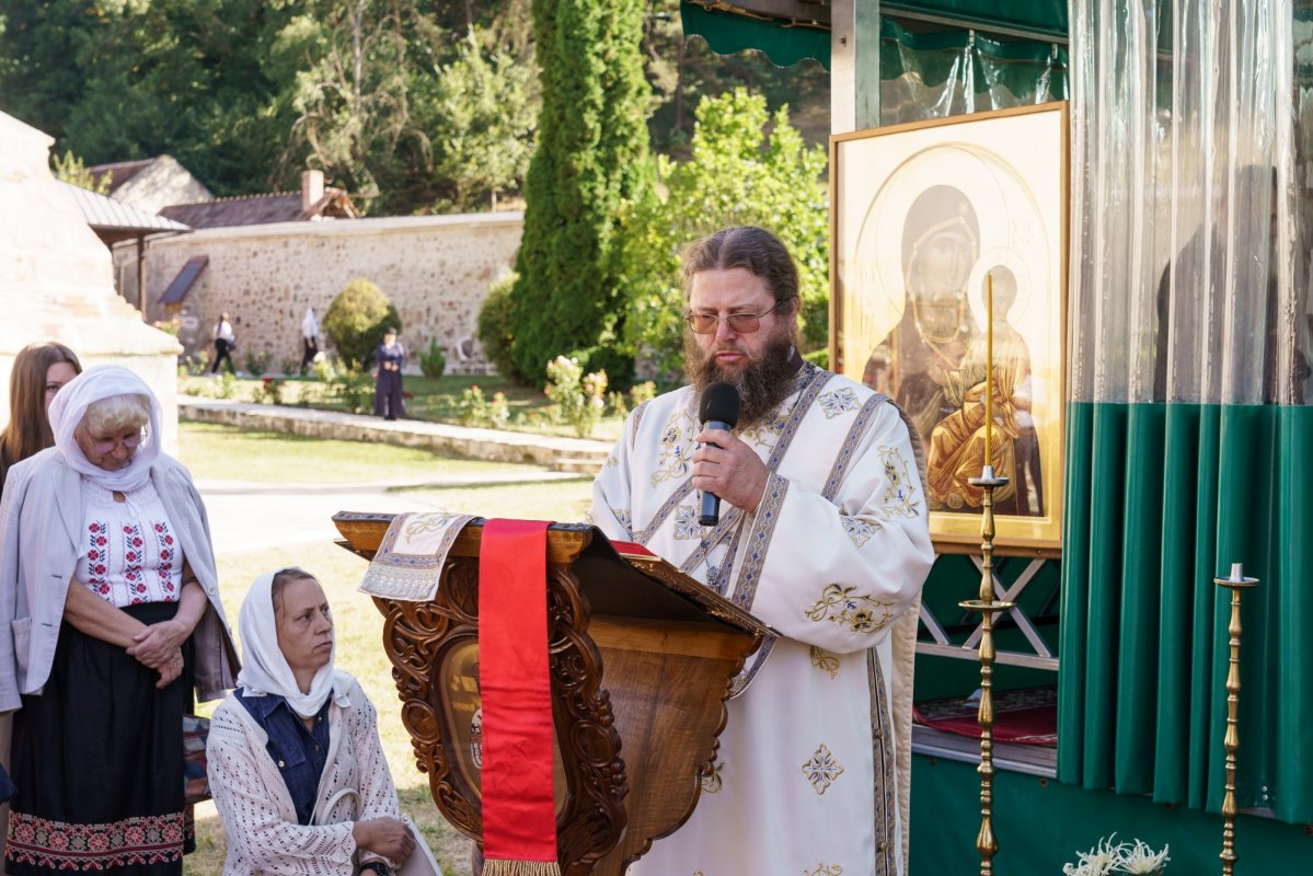 Bucurie duhovnicească la hramul Mănăstirii Bistrița – Neamț 370948