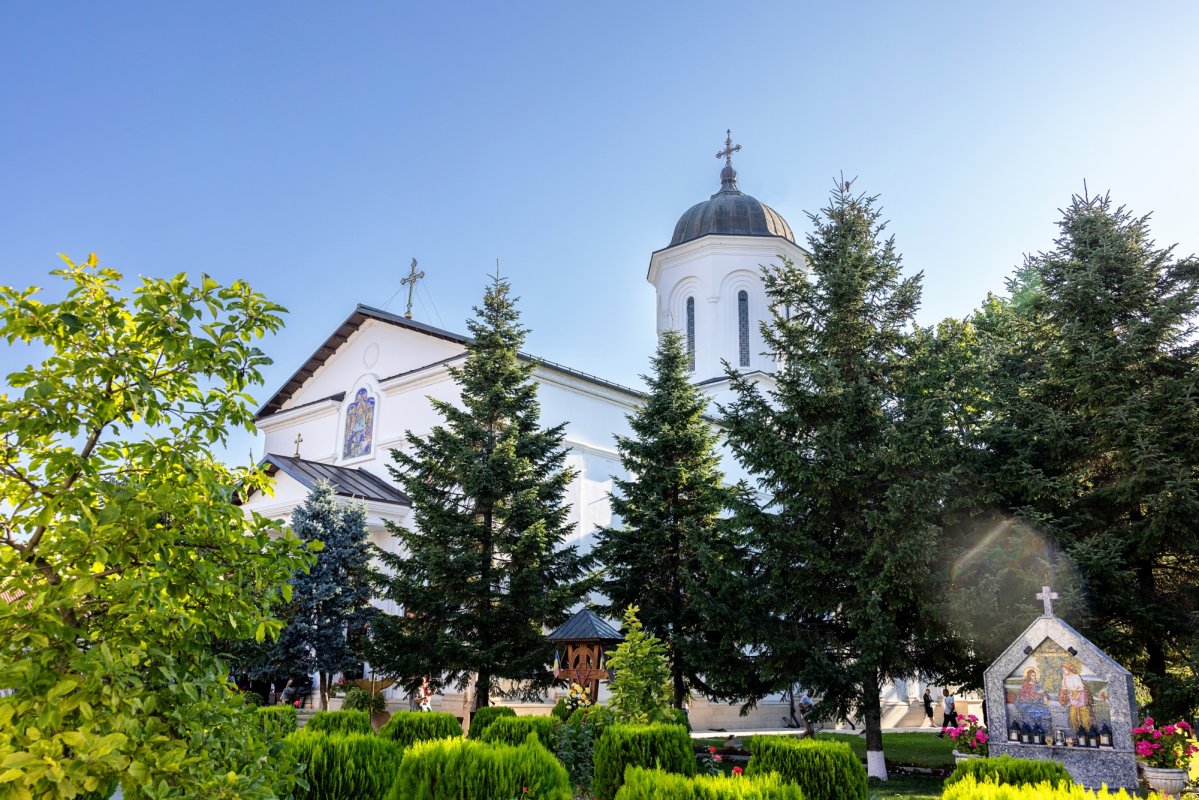 Hramul de vară al Mănăstirii Ghighiu 370922