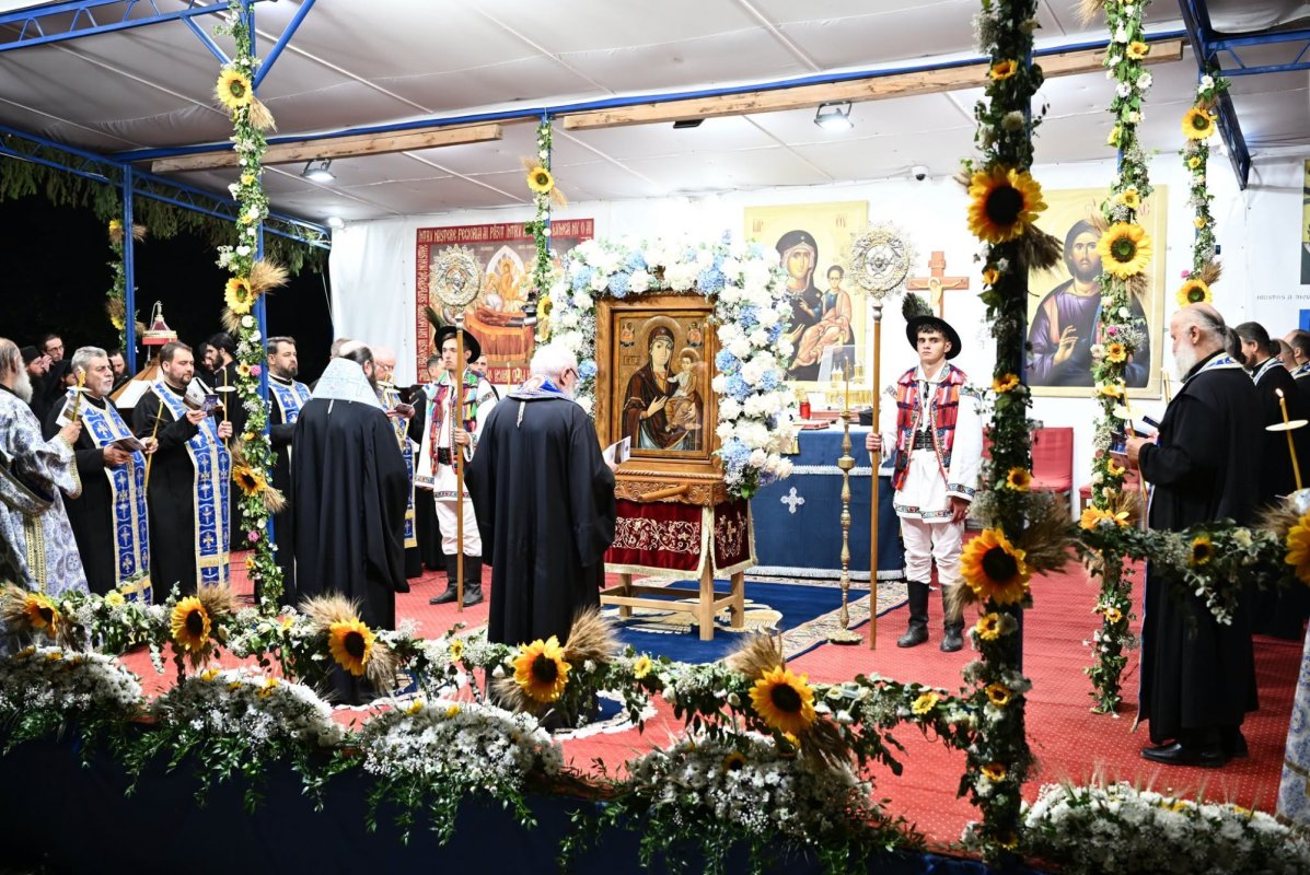 Prohodul Maicii Domnului la Mănăstirea Nicula 370871