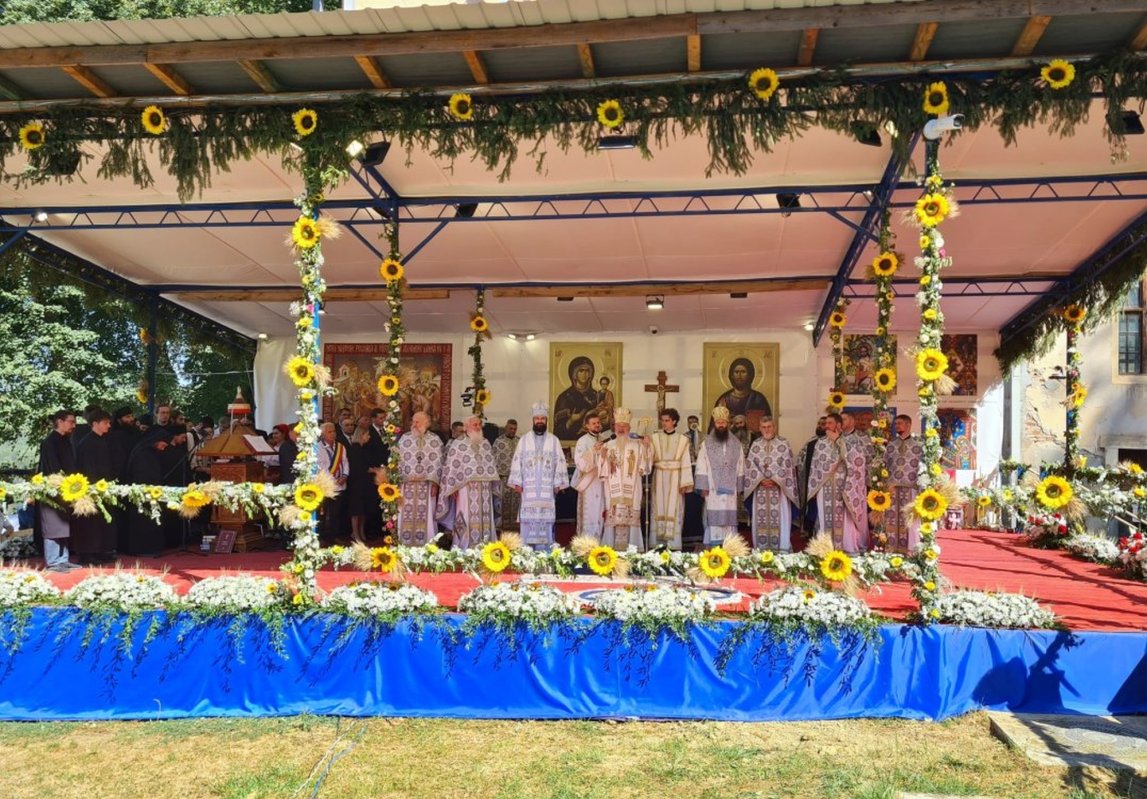 Zeci de mii de pelerini în rugăciune la Nicula, de Adormirea Maicii Domnului 370953