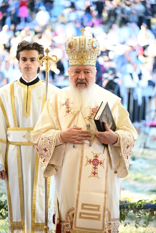 Zeci de mii de pelerini în rugăciune la Nicula 370972