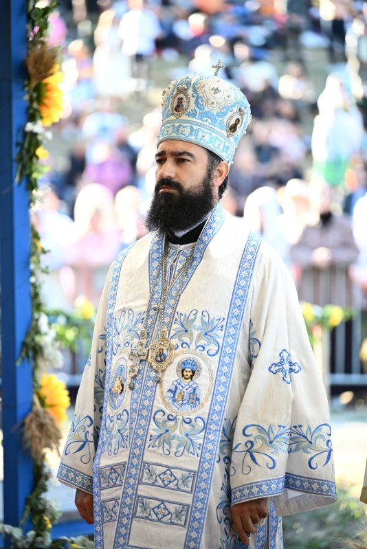 Zeci de mii de pelerini în rugăciune la Nicula 370973
