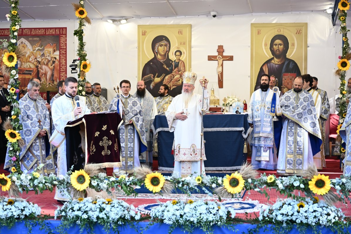 Zeci de mii de pelerini în rugăciune la Nicula 370977