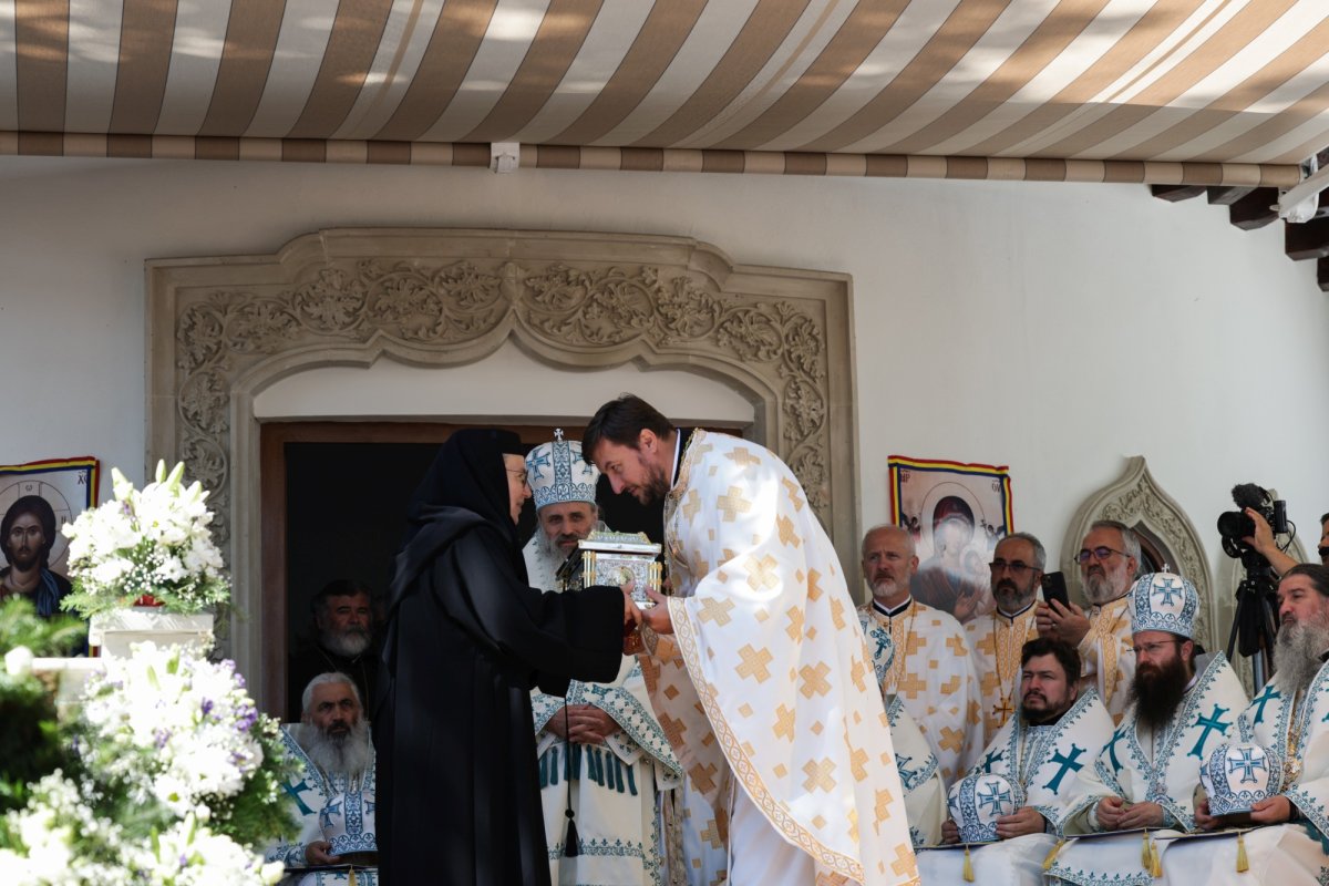 Îmbogăţirea sinaxarului de la Văratec cu noi sfinte cuvioase 371192