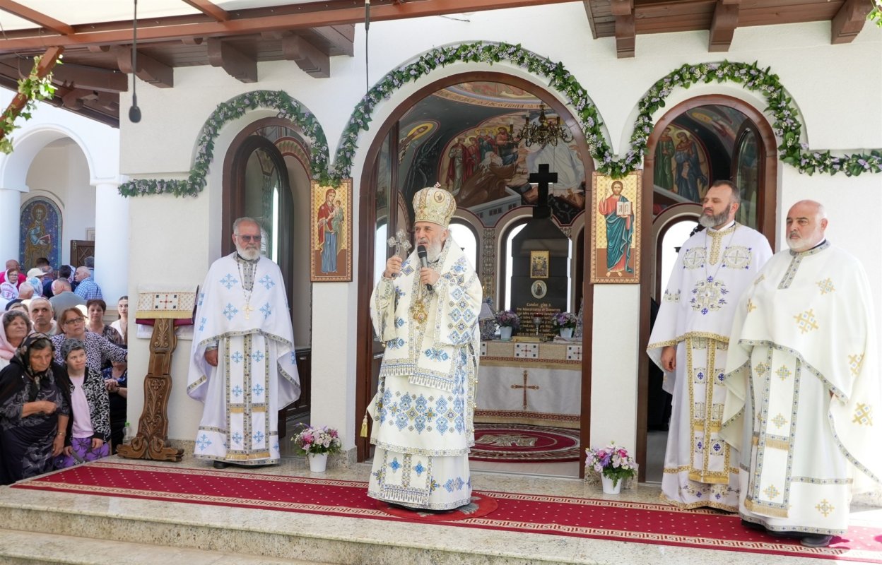 Cinstirea Maicii Domnului în două obști monahale din judeţul Galați 371275