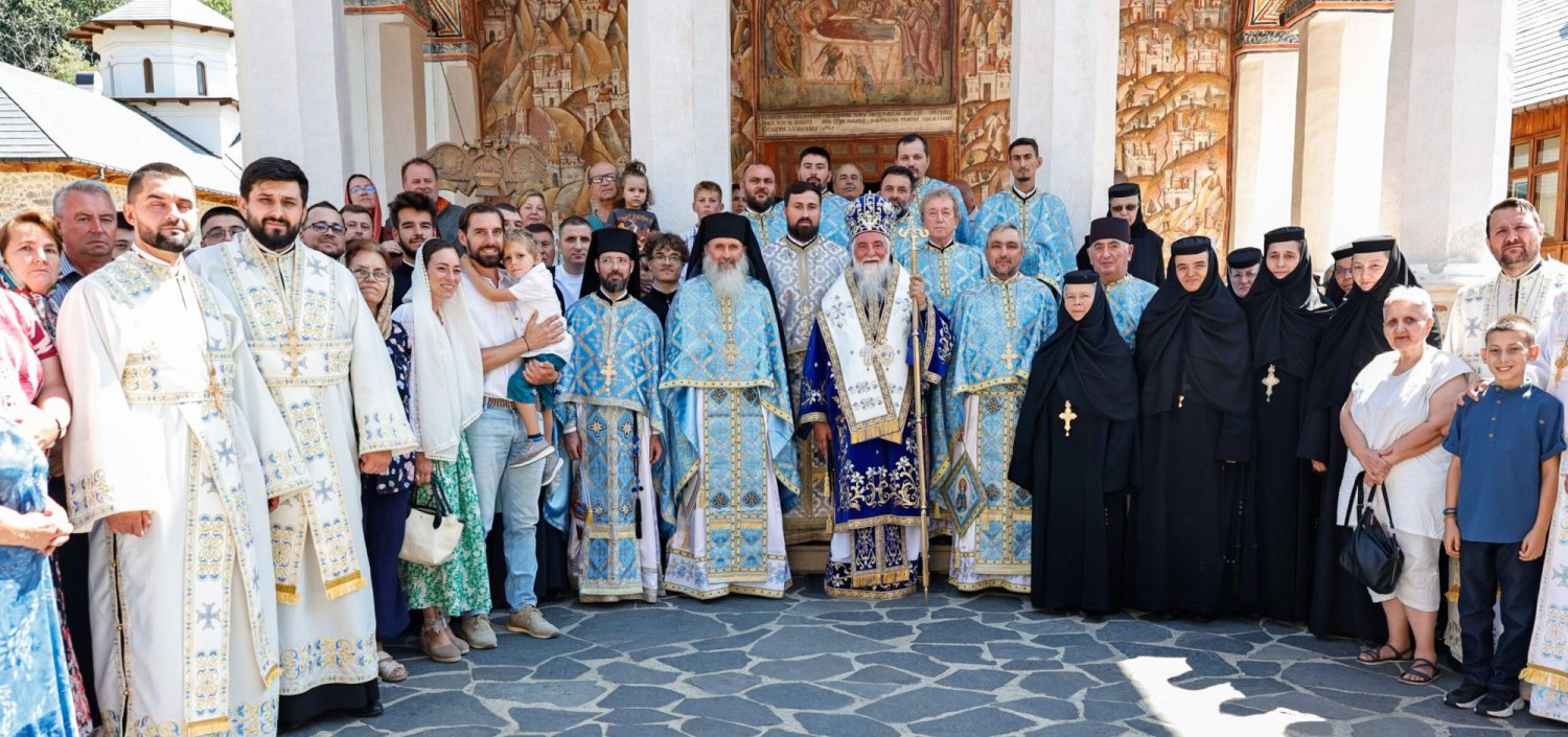 Hramul de vară al Mănăstirii Polovragi 371255