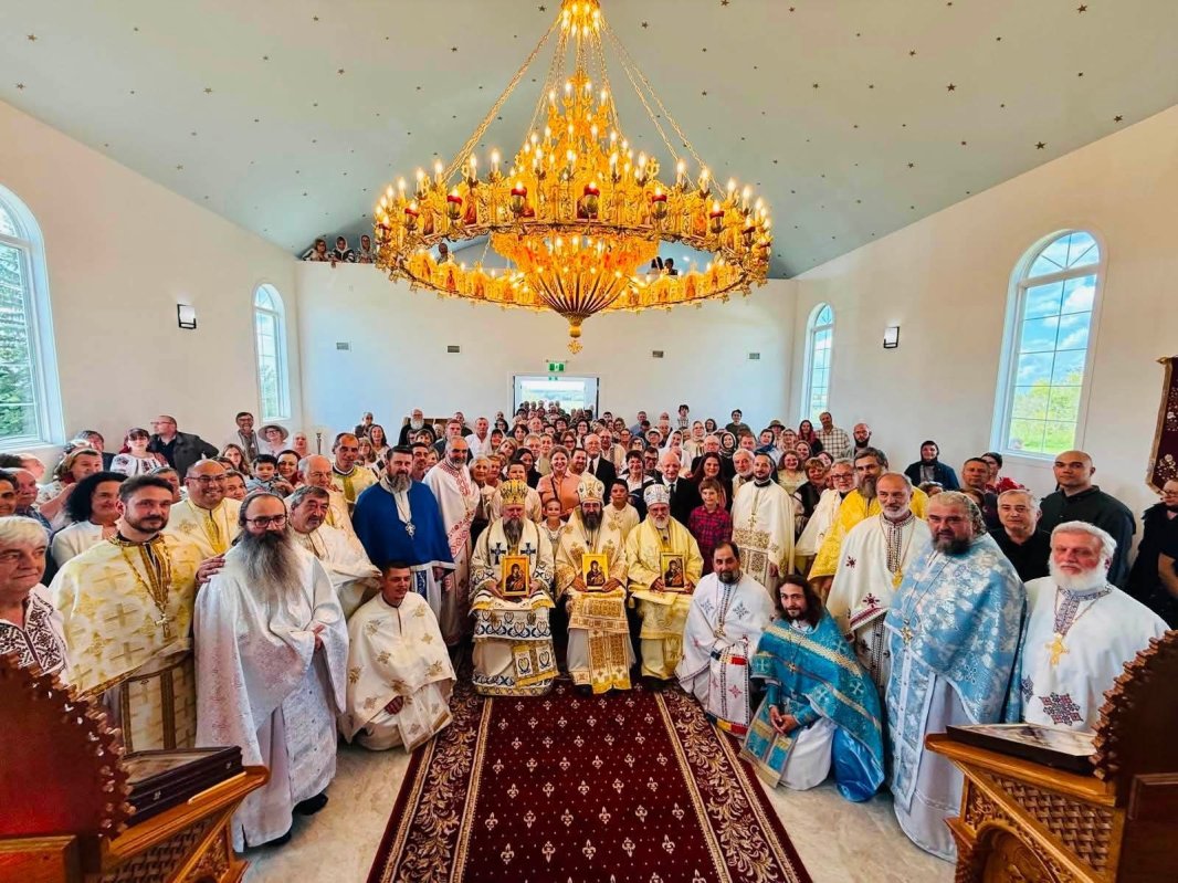 Sărbătoare duhovnicească la sfințirea noii biserici românești din Boian, Canada 371261