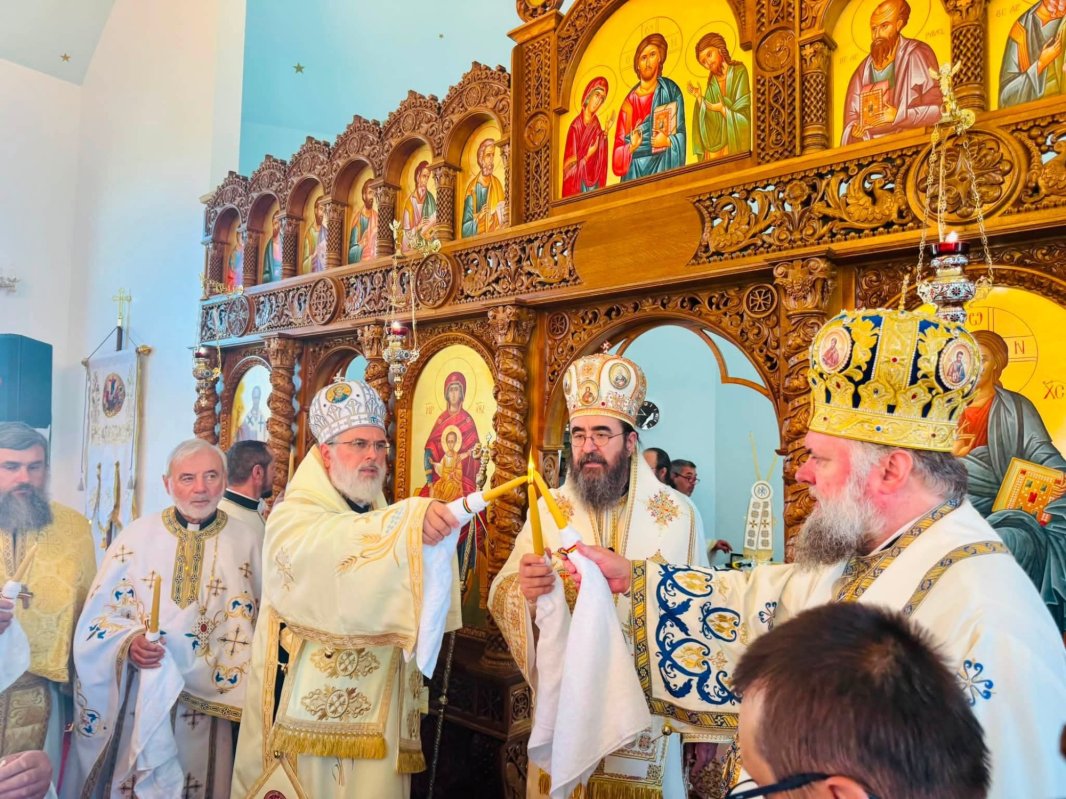 Sărbătoare duhovnicească la sfințirea noii biserici românești din Boian, Canada 371263
