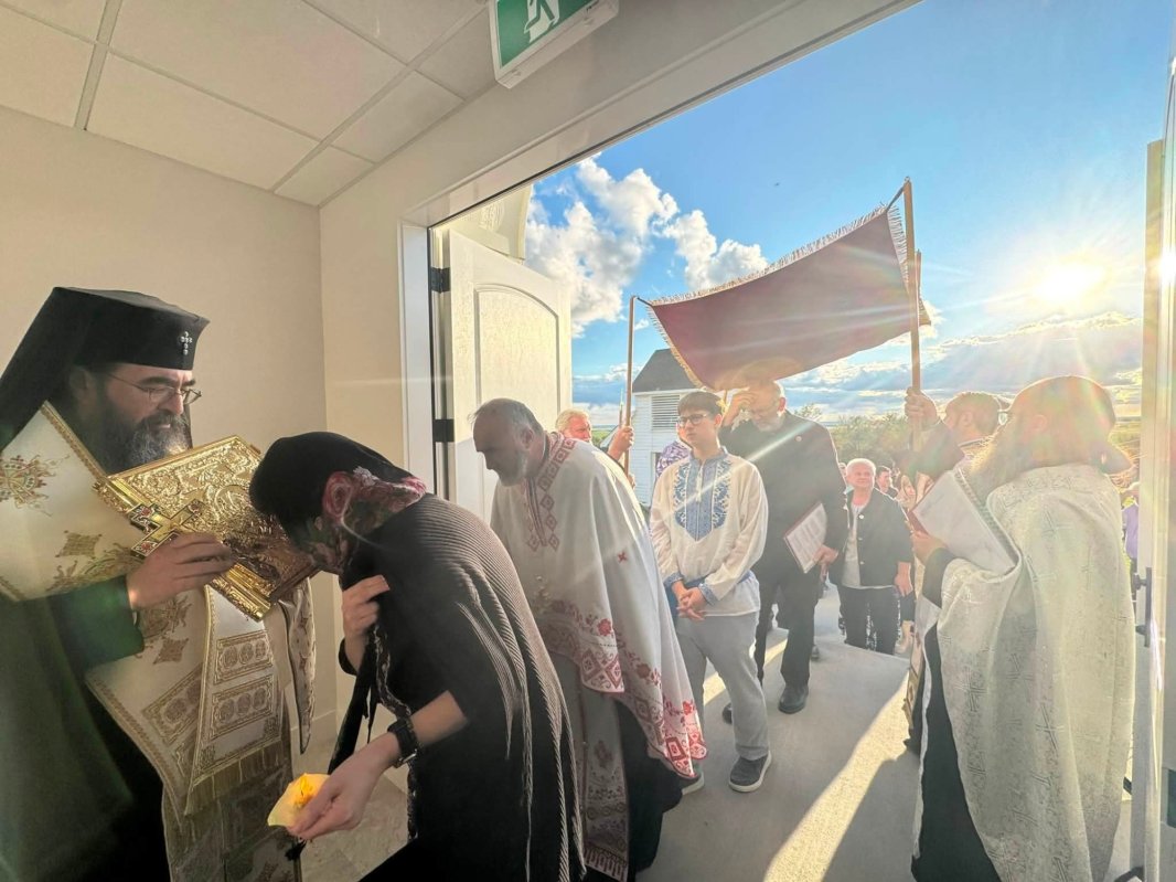 Sărbătoare duhovnicească la sfințirea noii biserici românești din Boian, Canada 371265