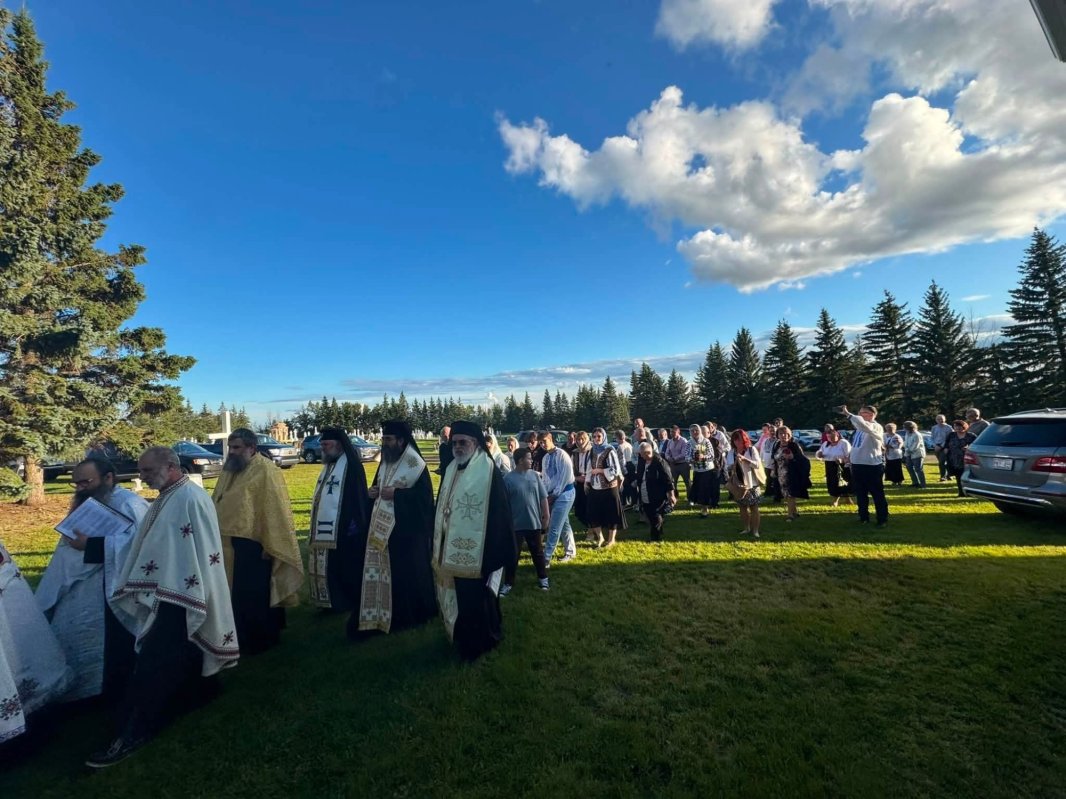 Sărbătoare duhovnicească la sfințirea noii biserici românești din Boian, Canada 371267