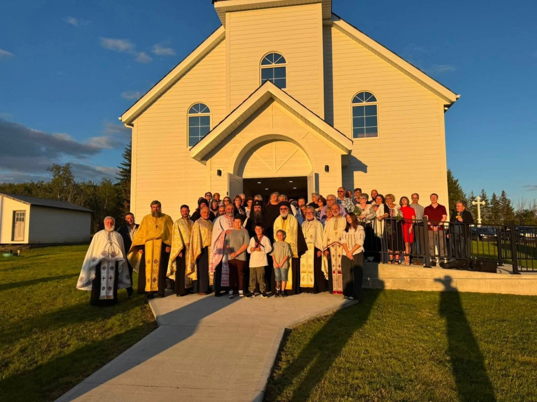 Sărbătoare duhovnicească la sfințirea noii biserici românești din Boian, Canada 371268