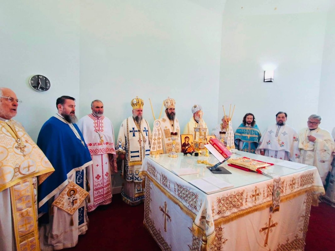 Sărbătoare duhovnicească la sfințirea noii biserici românești din Boian, Canada 371269