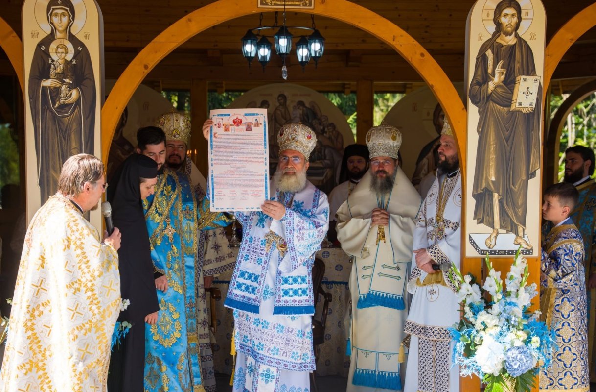 Sobor de ierarhi la sfințirea bisericii Mănăstirii Diaconești 371232