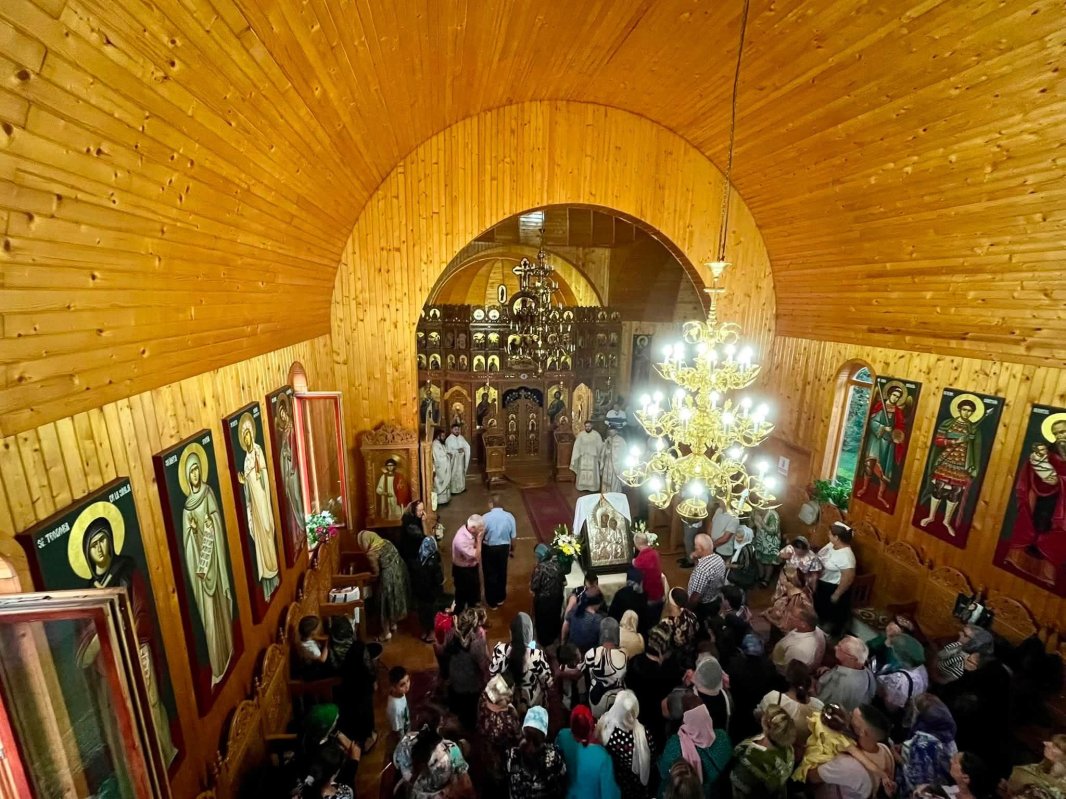 Maica Domnului, izvor de mângâiere și întărire 371287