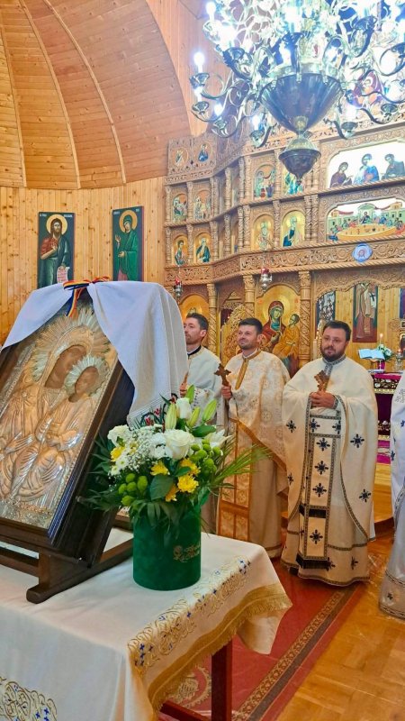 Maica Domnului, izvor de mângâiere și întărire 371288