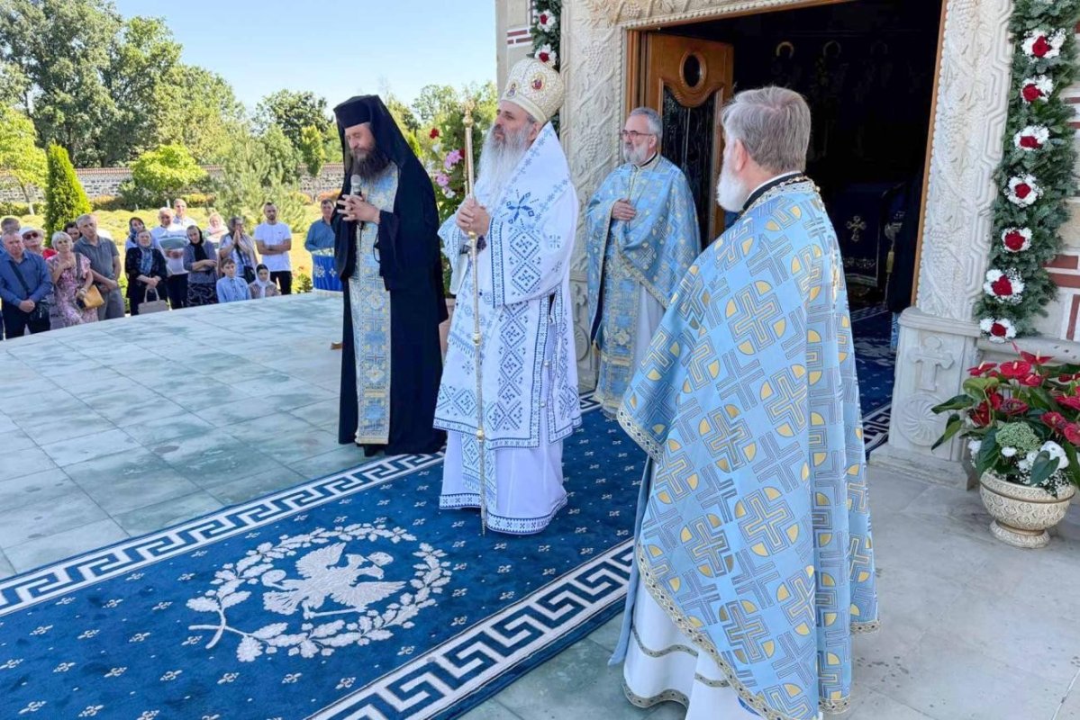 Mitropolitul Moldovei și Bucovinei la hramul Mănăstirii Zosin 371327