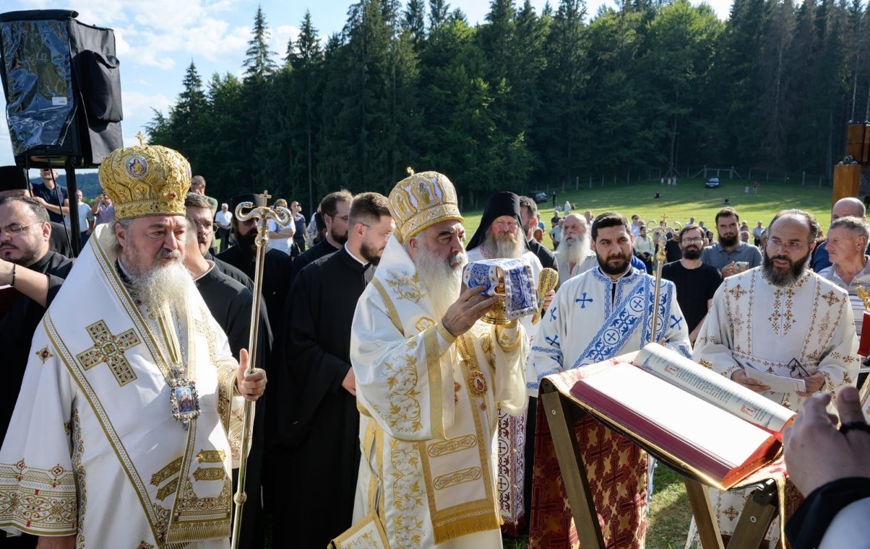 Sfințirea bisericii unui metoc al Mănăstirii Putna 371335