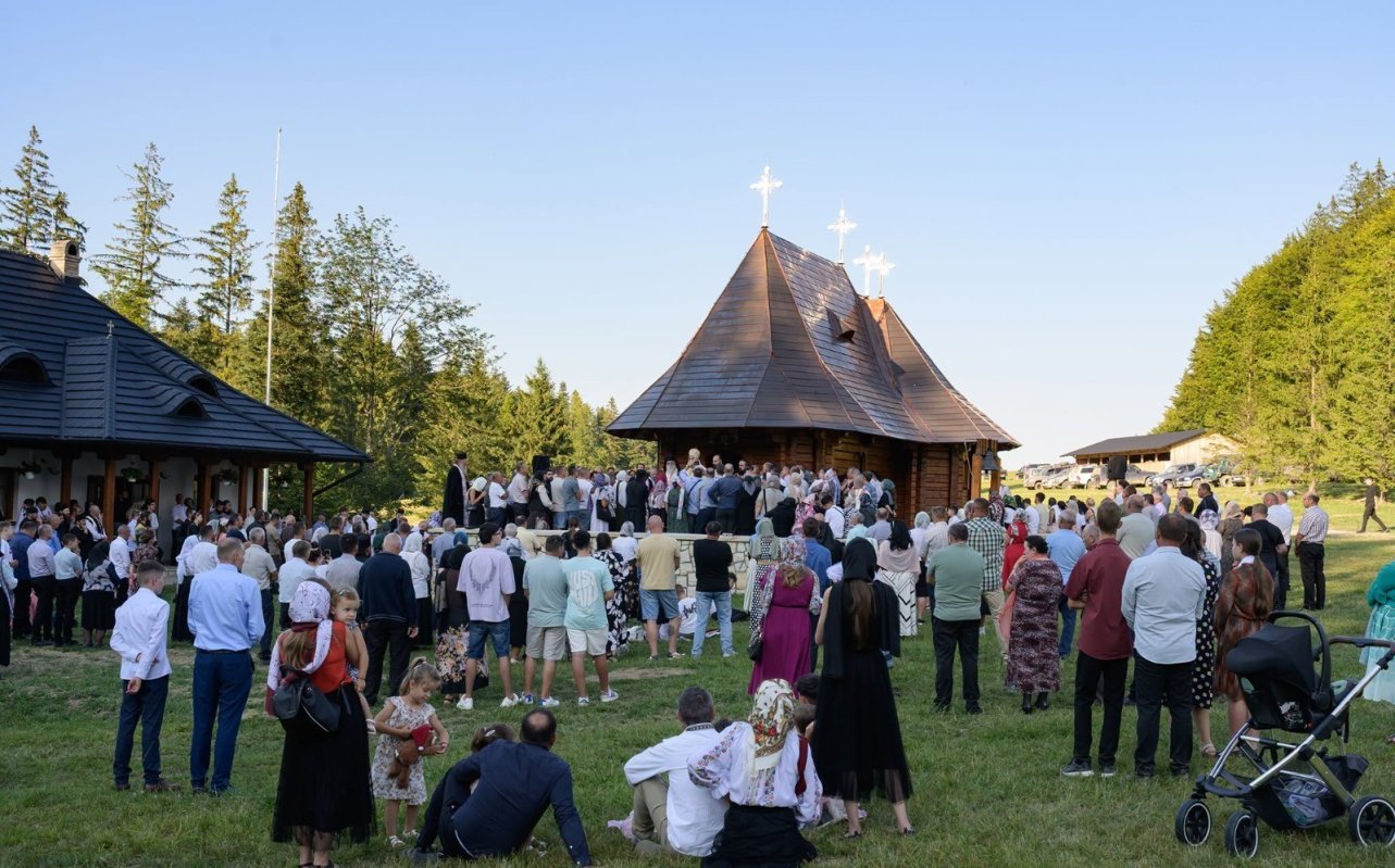 Sfințirea bisericii unui metoc al Mănăstirii Putna 371337