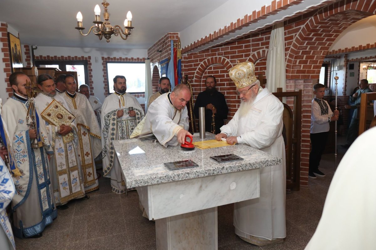 Sfințirea paraclisului de la Mănăstirea Râșca Transilvană 371311