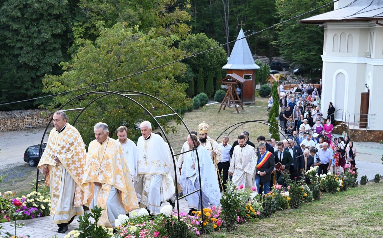 Binecuvântări arhiereşti în eparhia hunedoreană 371410