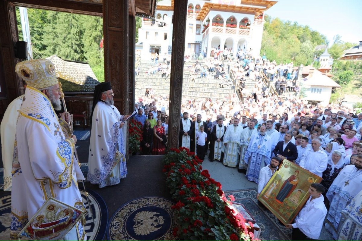 Centenarul mănăstirii maramureşene Rohia 371416