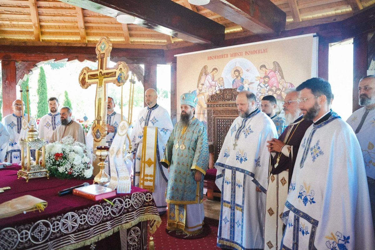 Sărbătoare la Mănăstirea Strâmba, judeţul Sălaj 371420