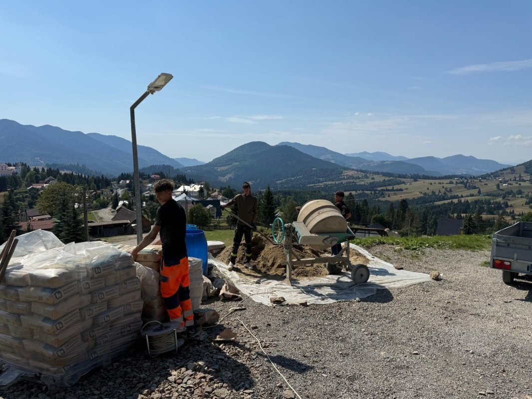 Voluntari români și germani într‑o tabără de lucru la Mănăstirea Piatra Fântânele 371509