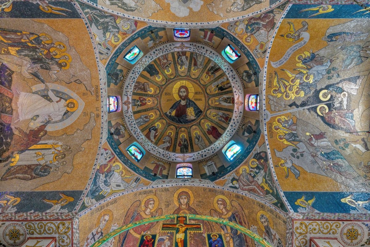 Sclipirile Luminii: Biserica „Sfânta Mahramă a Domnului şi Sfinţii Martiri Brâncoveni” - Iaşi 371562
