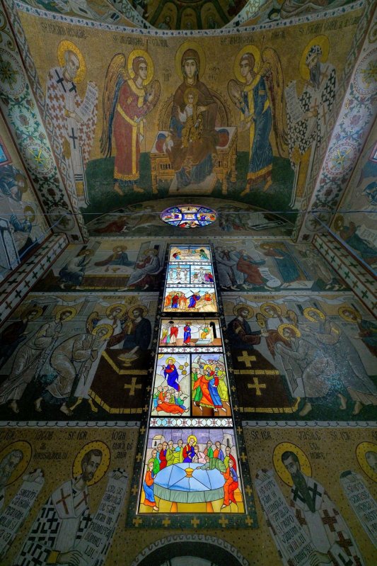 Sclipirile Luminii: Biserica „Sfânta Mahramă a Domnului şi Sfinţii Martiri Brâncoveni” - Iaşi 371563