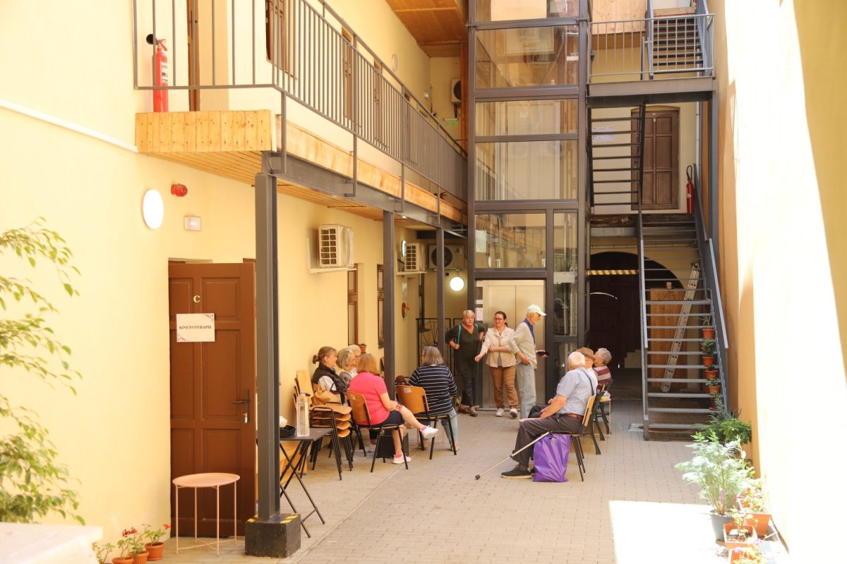Centrul „Sfânta Treime”, binecuvântare pentru vârstnicii din Sibiu 371640