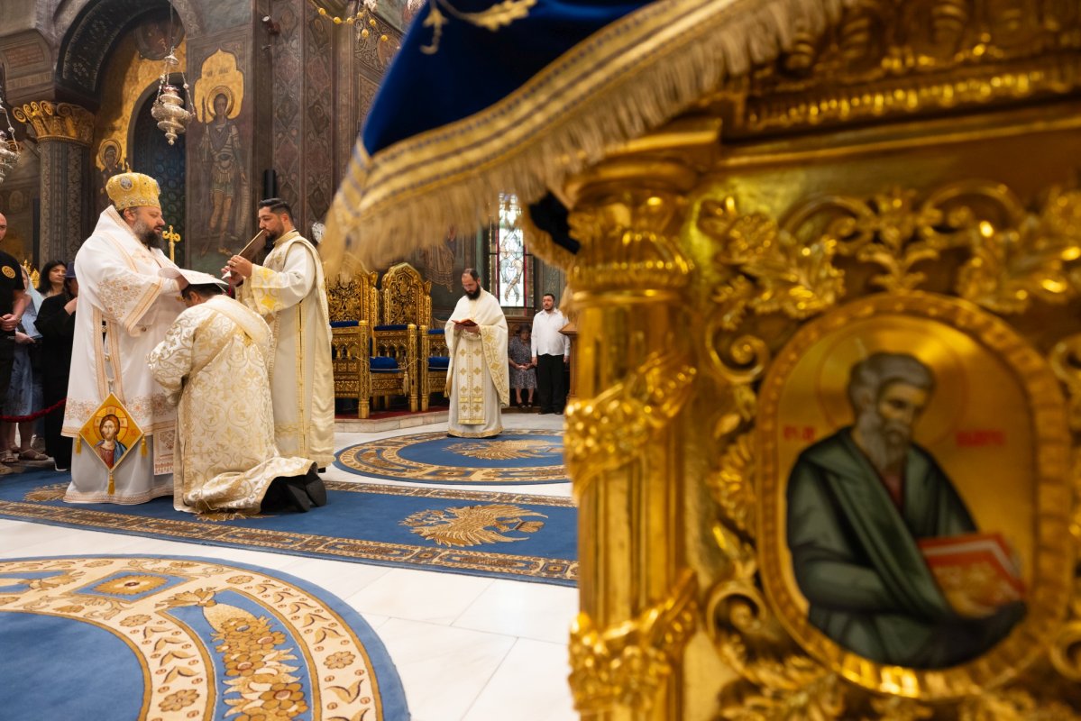 Duminica a 12-a după Rusalii la Catedrala Patriarhală 371738