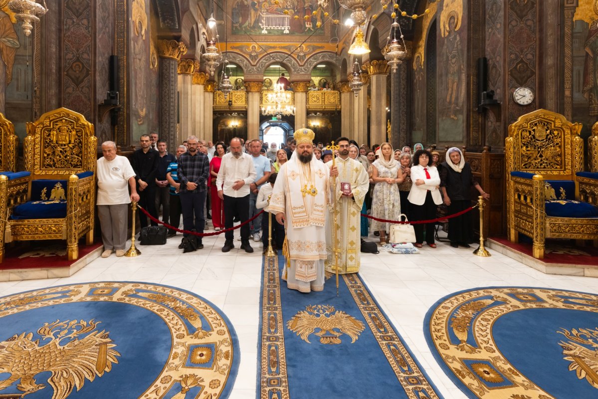 Duminica a 12-a după Rusalii la Catedrala Patriarhală 371740