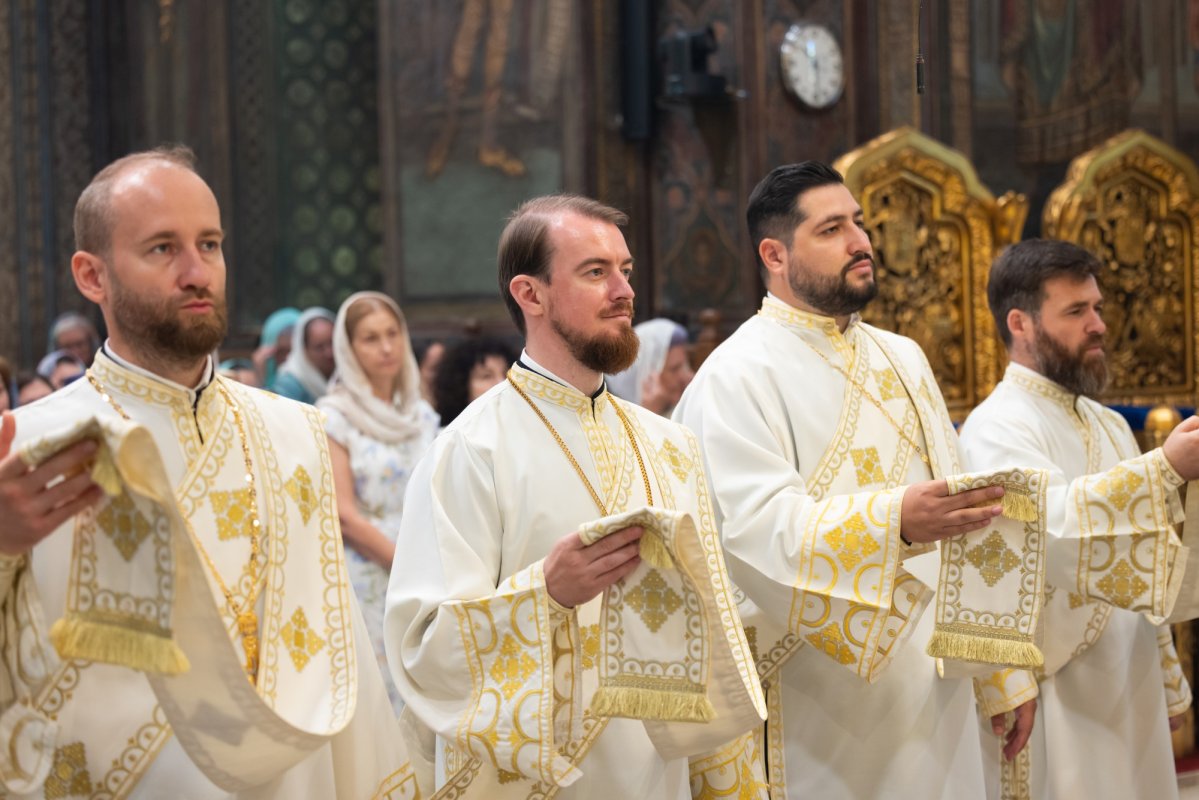Duminica a 12-a după Rusalii la Catedrala Patriarhală 371744