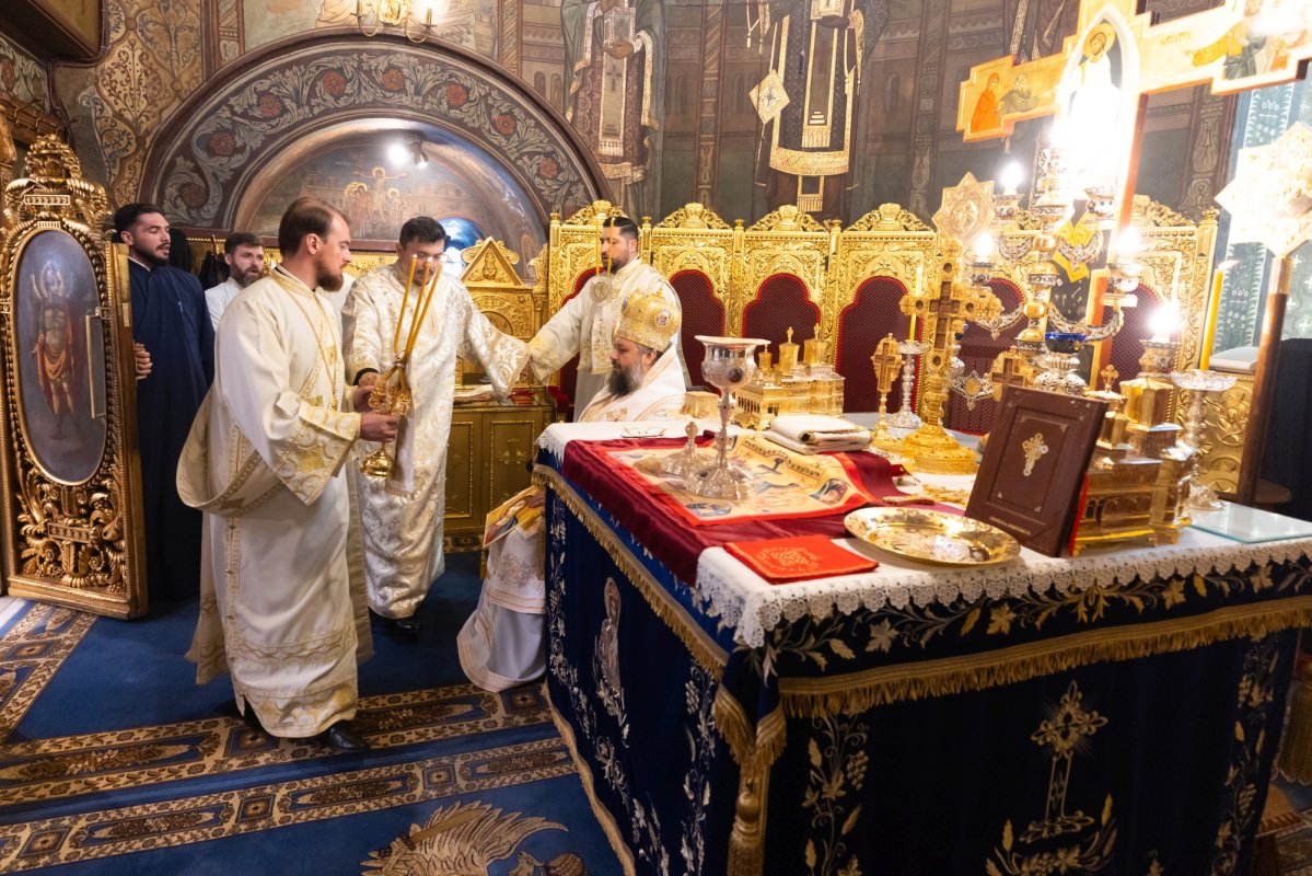 Duminica a 12-a după Rusalii la Catedrala Patriarhală 371750