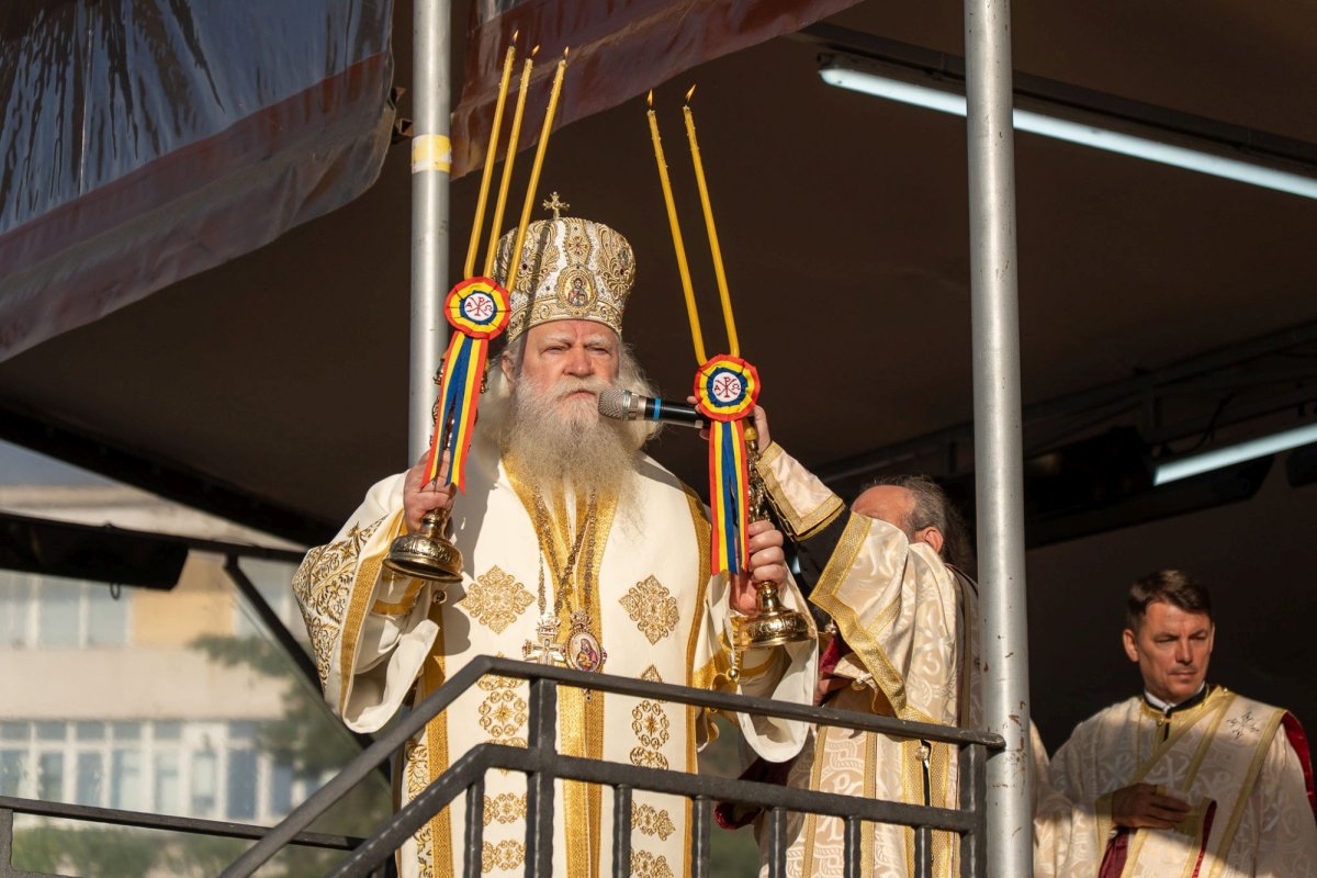 Liturghie arhierească la Mănăstirea „Sfântul Ioan cel Nou de la Suceava” 371777