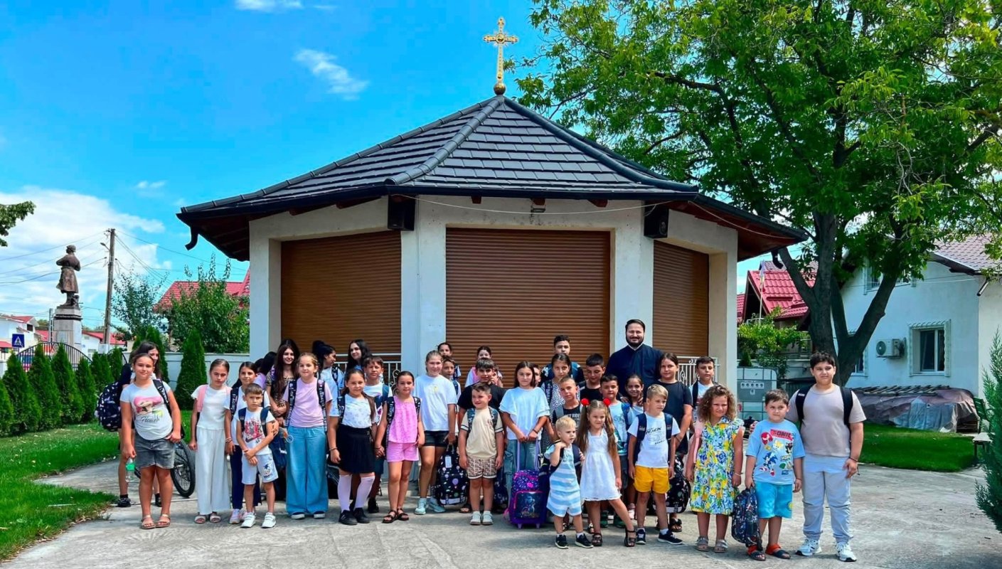 „Un ghiozdan pentru un viitor mai bun” la o parohie din Prahova 371875