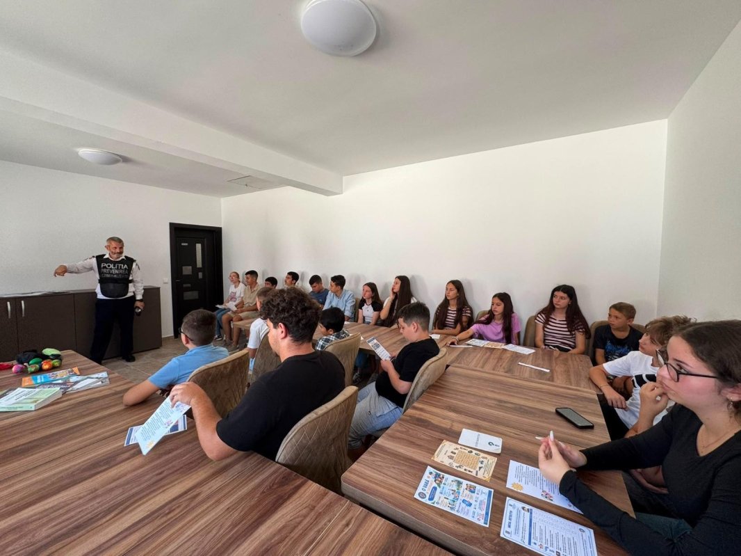 Activitate educativ‑preventivă pentru tineri din Dâmboviţa 371938