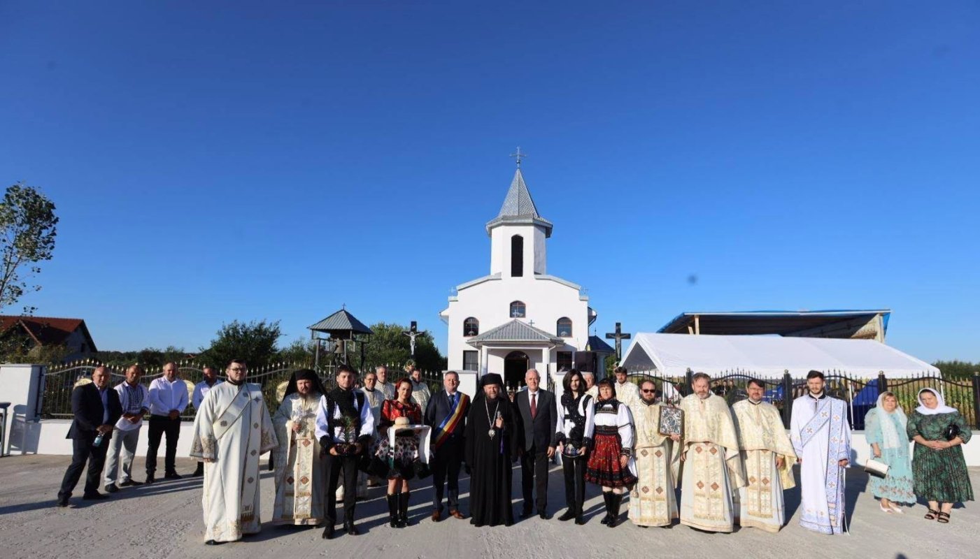 Biserica din filia sătmăreană Păşunea Mare a fost târnosită 371912