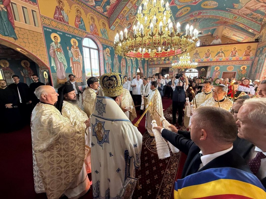 Biserica din filia sătmăreană Păşunea Mare a fost târnosită 371915