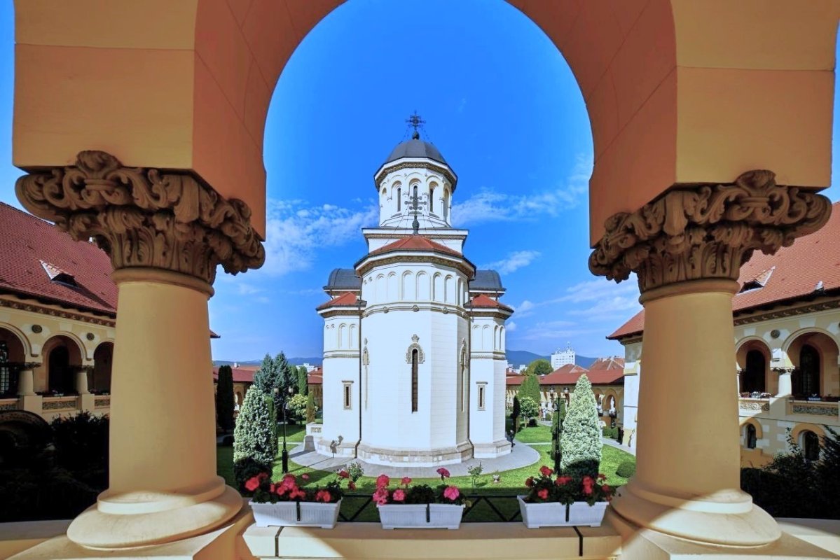 Burse oferite de Fundația „Arhiepiscopul Irineu Pop” în noul an școlar şi universitar 372000