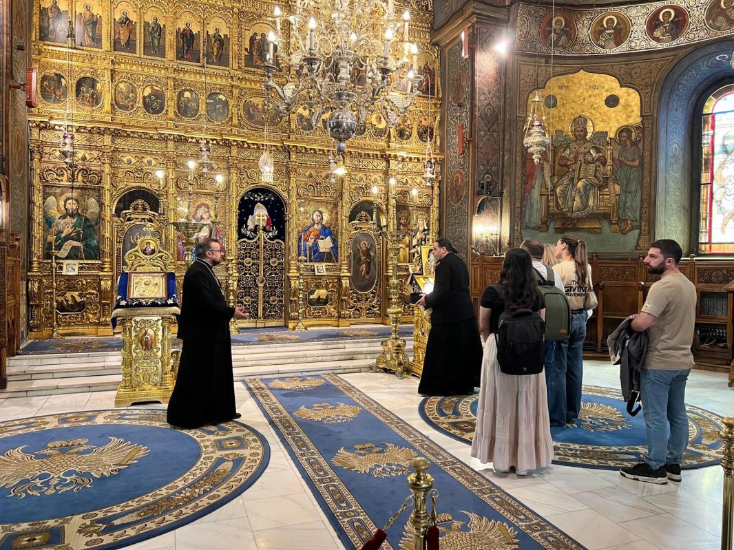 Tineri din Biserica Antiohiei în vizită la Palatul Patriarhiei 372044