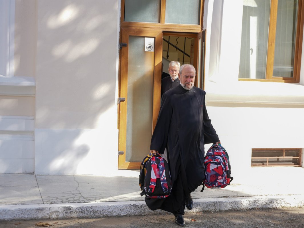 Peste 3.000 de copii din judeţele Galaţi şi Brăila, ajutaţi la început de an şcolar 372082