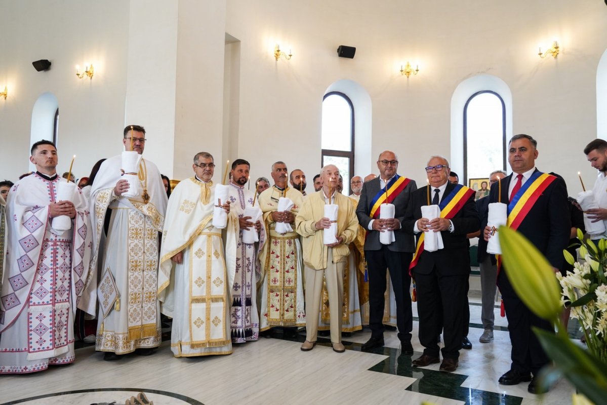 Biserica parohiei argeşene Valea Ursului a fost sfințită 372261